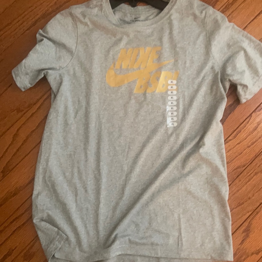 New boys xl Nike baseball tee